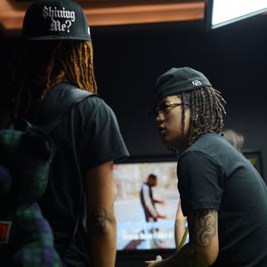 嗯啊，摸我操我
